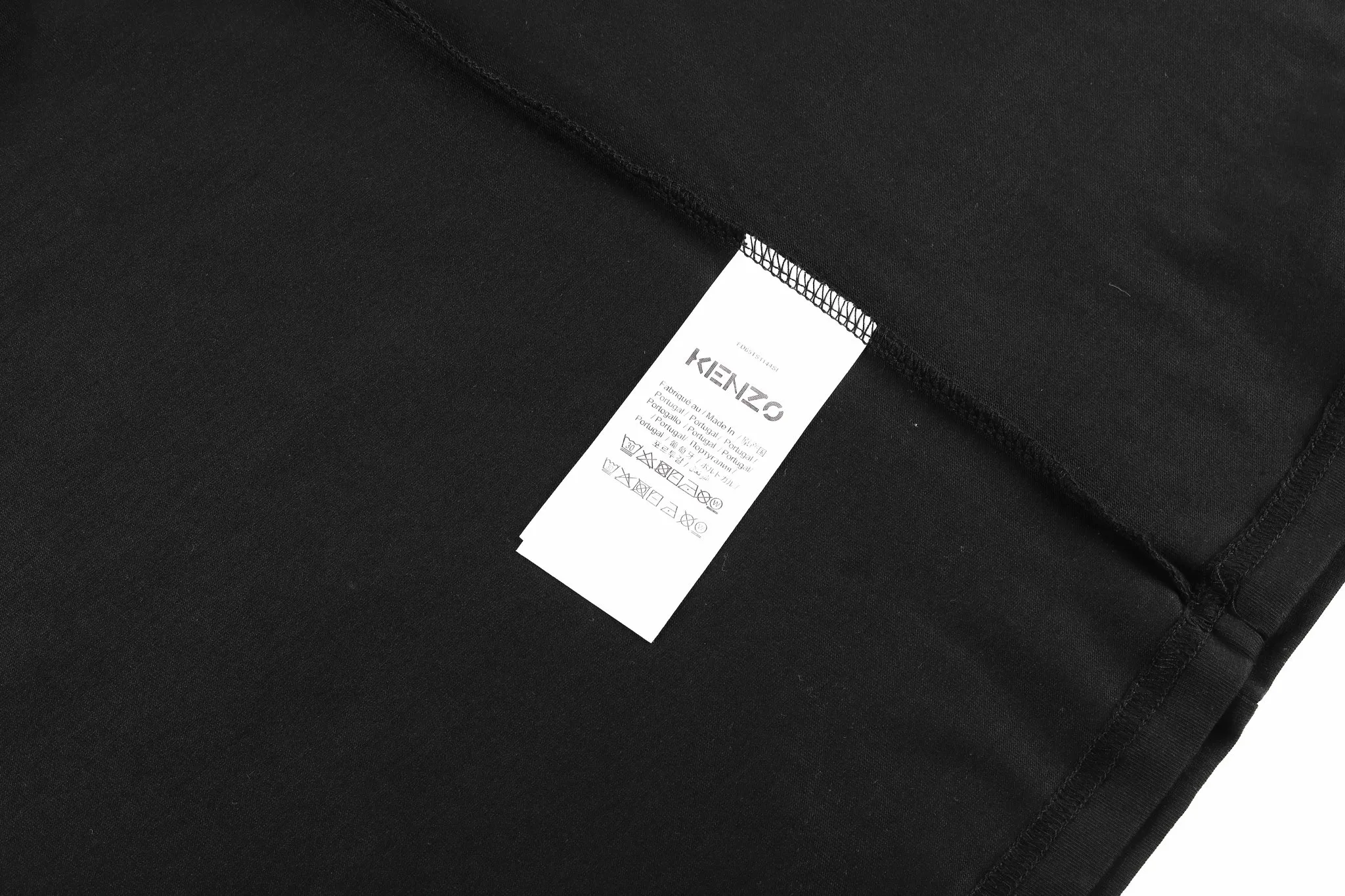 KENZ*2024SS spring and summer short-sleeved T-shirt New Arrival Takada, the mascot elephant is matched with the letter logo chain Tajima embroidery process, the letter label is embellished on the back, and the details are in place💯, OVER SIZE large version, made of 220 grams of double-ply double yarn cotton fabric, washed, and feels more comfortable, Same Style for men and women Color: Black White Size: XS-XL